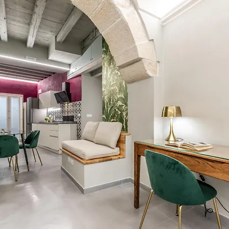 Ortigia's Queen Apartment Syracuse